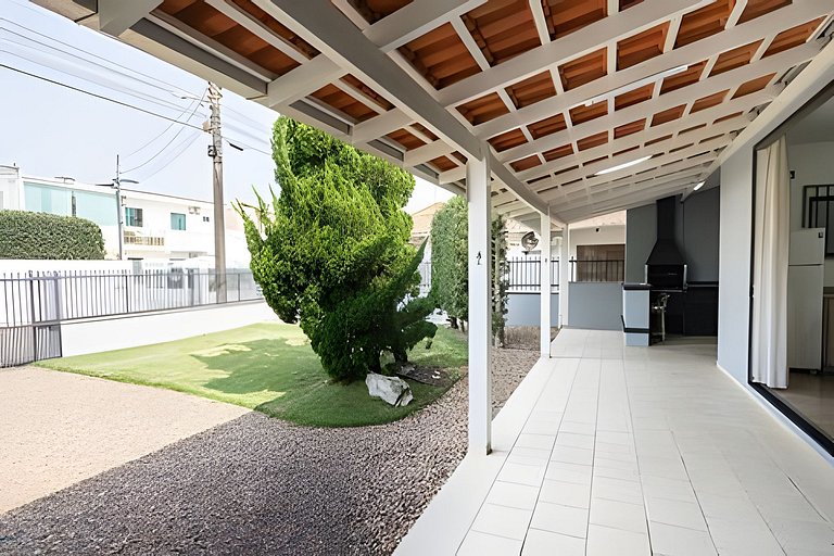 Casa completa a 300m Praia c/ Churrasqueira