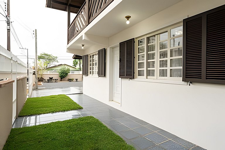 Casa completa a 150m Praia Churrasqueira - EMP