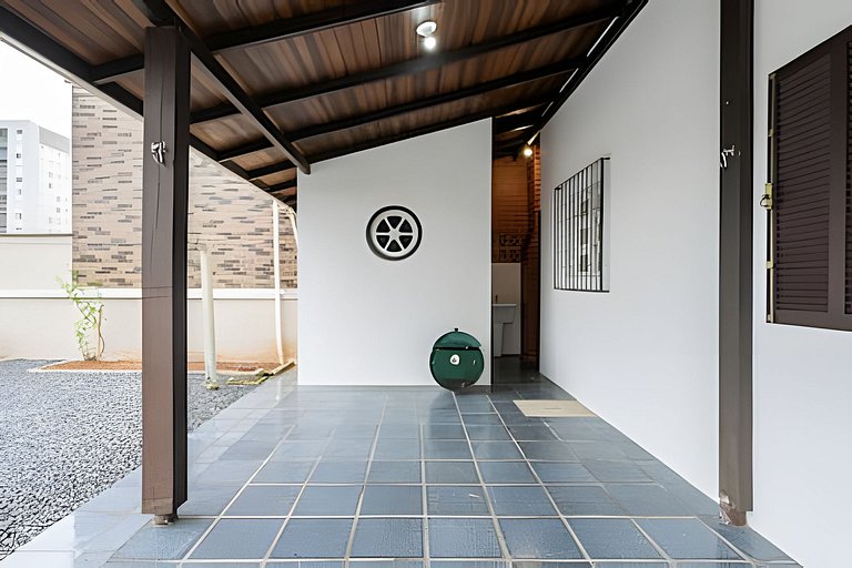 Casa completa a 150m Praia Churrasqueira - EMP