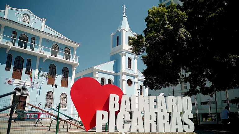 Apto em condomínio Resort Pé na Areia Completo