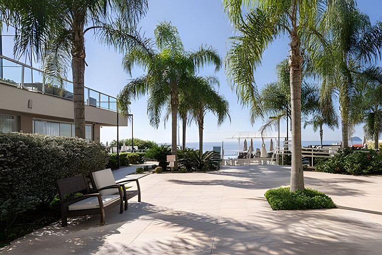 Frente Mar Home Club c/ Piscina Infinita e Lazer