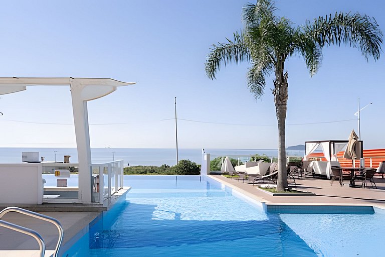 Frente Mar Home Club c/ Piscina Infinita e Lazer