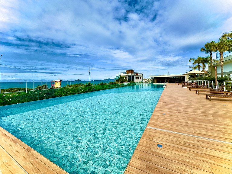 Frente Mar Home Club c/ Piscina Infinita e Lazer