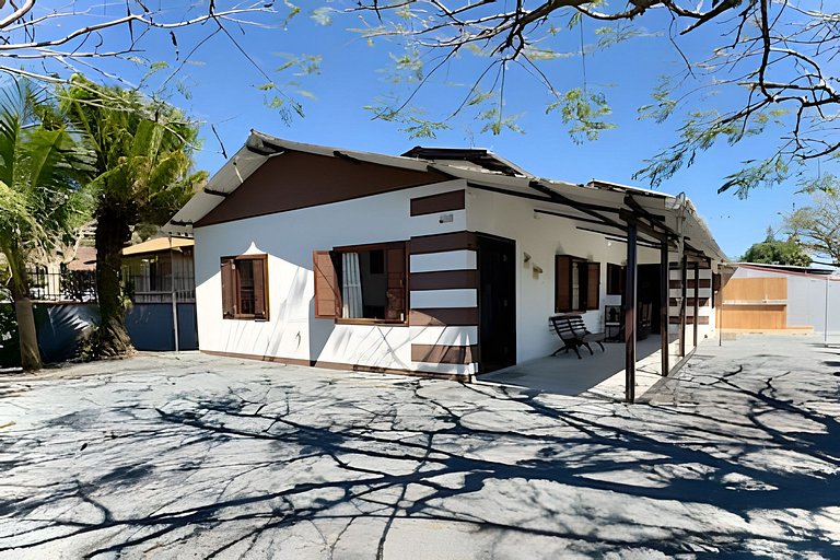 Casa equipada-Churrasqueira Ar-cond Perto da Praia