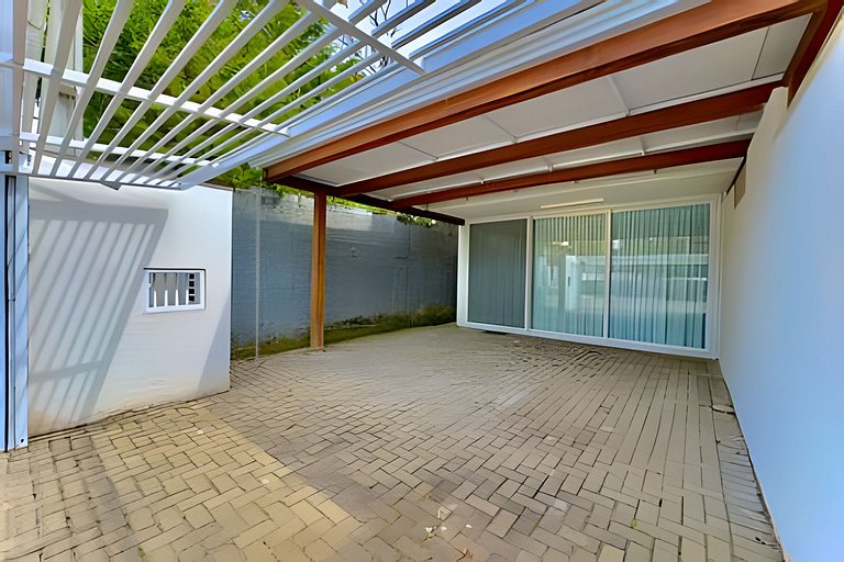 Casa Completa c/ 3 Suítes – a 400m da Praia