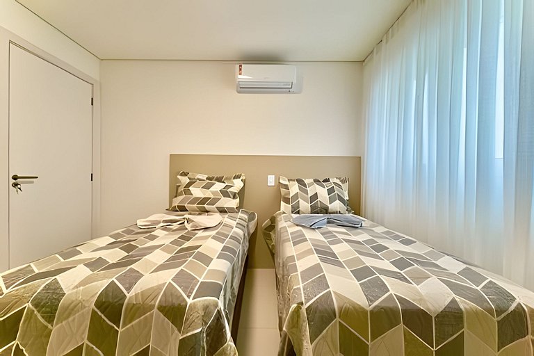 Summer Home Club Piçarras • 2 Quartos • Ar + Wi-Fi • Varanda