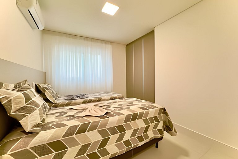 Summer Home Club Piçarras • 2 Quartos • Ar + Wi-Fi • Varanda