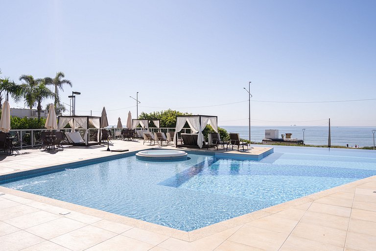 Frente Mar no Bali Beach c/Piscina e Churrasqueira