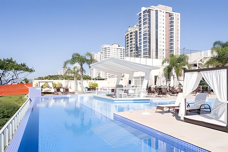Frente Mar no Bali Beach c/Piscina e Churrasqueira