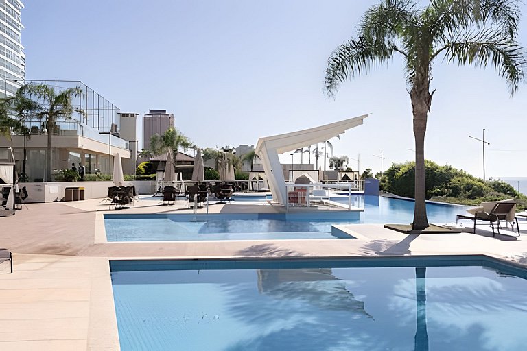 Frente Mar no Bali Beach c/Piscina e Churrasqueira