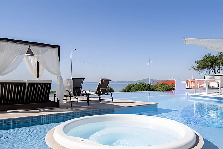 Frente Mar no Bali Beach c/Piscina e Churrasqueira