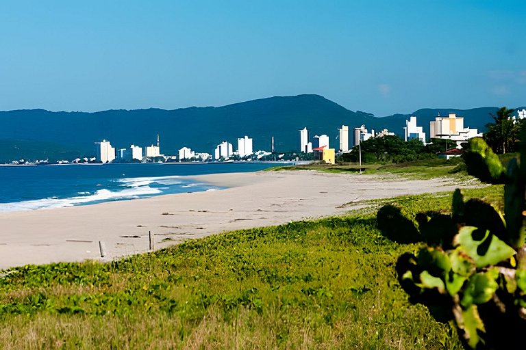 Vista Mar Piscina e Churrasqueira 150m da Praia