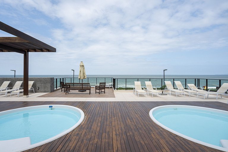 Pé na Areia c/ Piscina e Churrasqueira Privativa.