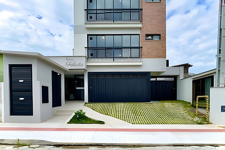 Refúgio a 450m da Praia com Wi-Fi e Churrasqueira