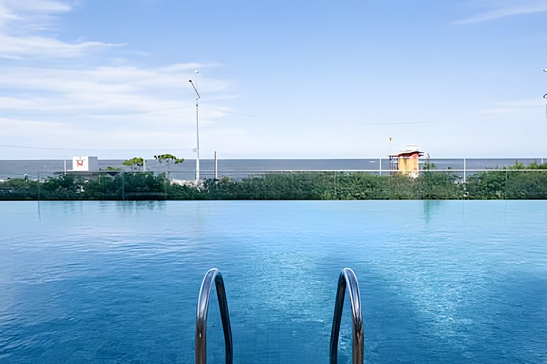 Frente Mar • Home Club Pé na Areia • Piscina