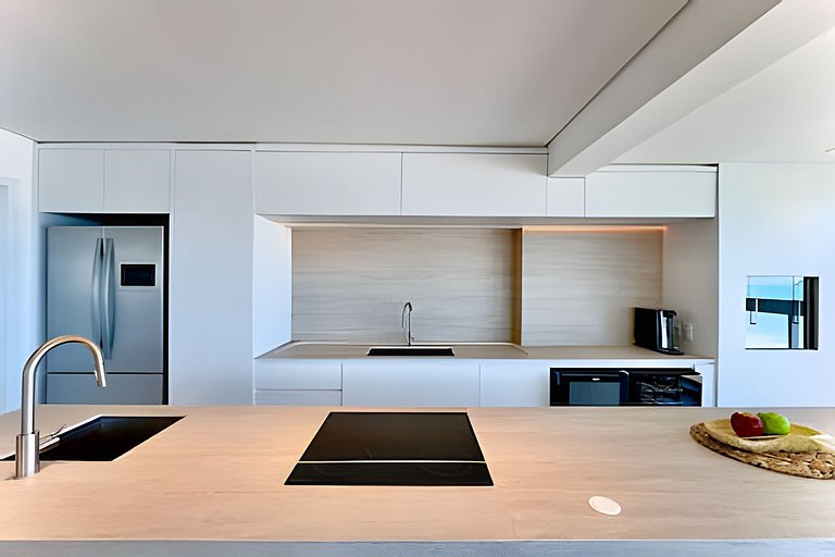 Frente Mar • Home Club Pé na Areia • Piscina