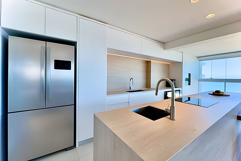 Frente Mar • Home Club Pé na Areia • Piscina