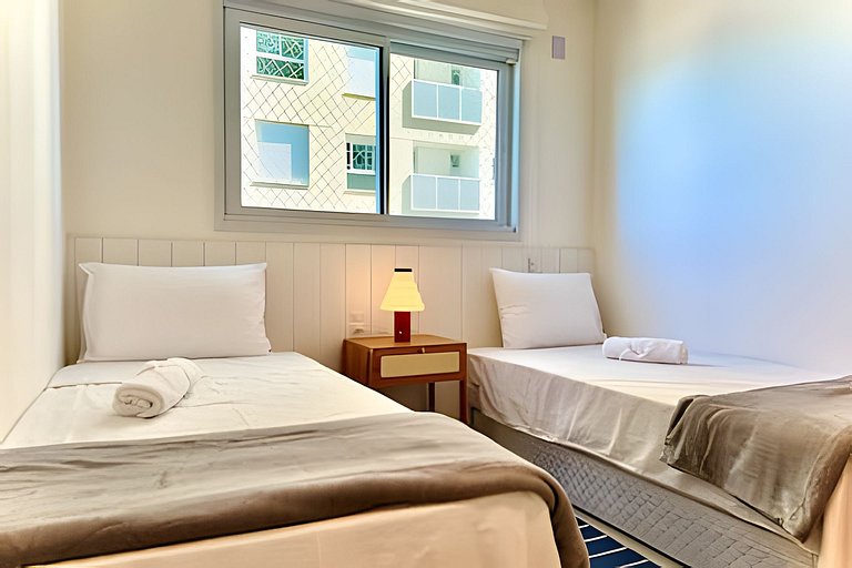 Frente Mar • Home Club Pé na Areia • Piscina