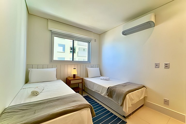 Frente Mar • Home Club Pé na Areia • Piscina