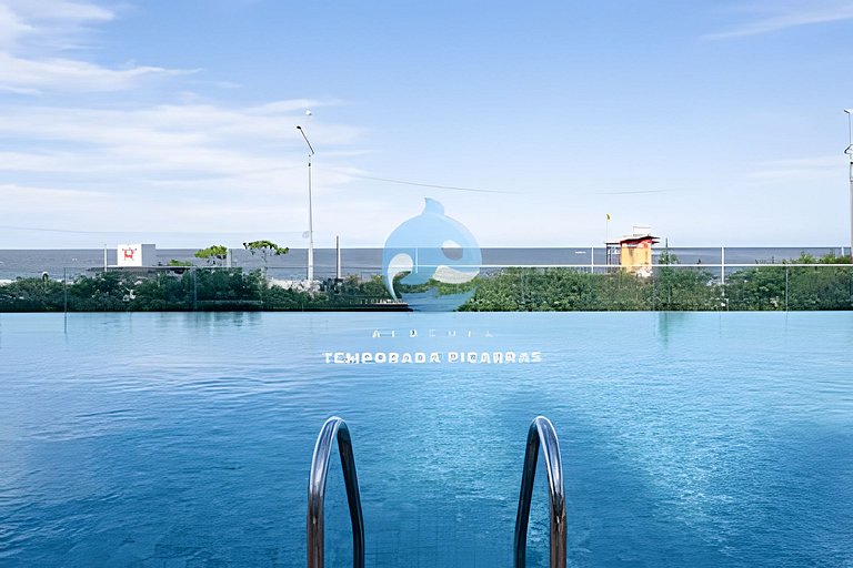 Frente Mar • Home Club Pé na Areia • Piscina