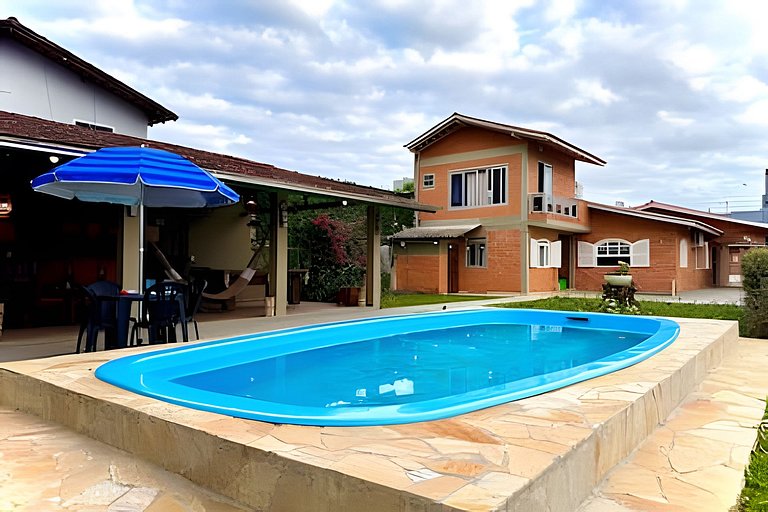 Casa c/Piscina e Churrasq. Privativa 400m da Praia