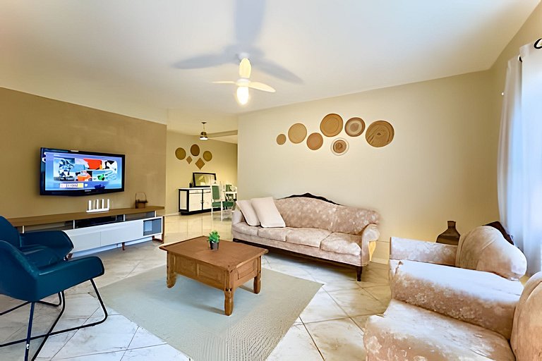 Casa c/Piscina e Churrasq. Privativa 400m da Praia