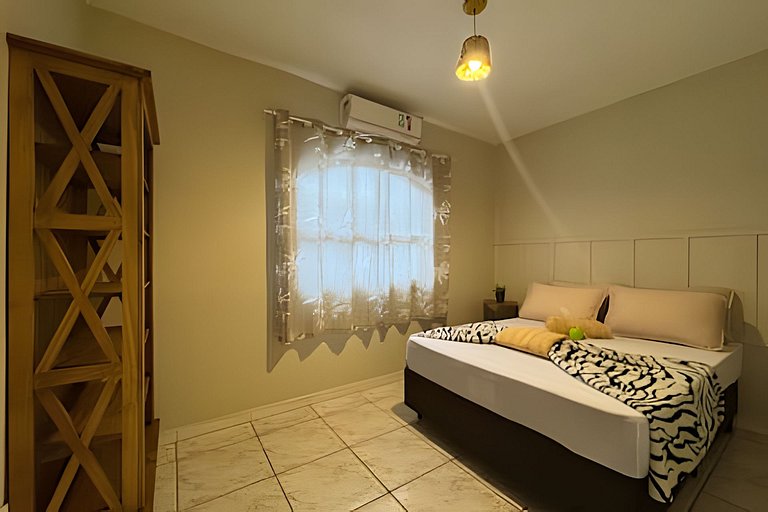 Casa c/Piscina e Churrasq. Privativa 400m da Praia