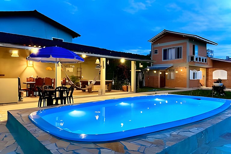 Casa c/Piscina e Churrasq. Privativa 400m da Praia