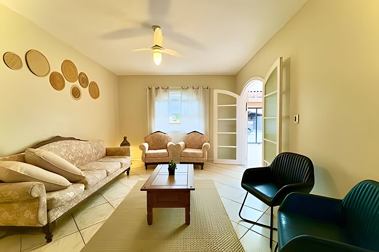 Casa c/Piscina e Churrasq. Privativa 400m da Praia