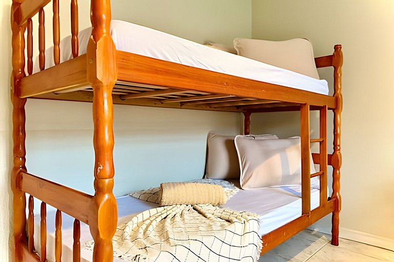 Casa c/Piscina e Churrasq. Privativa 400m da Praia