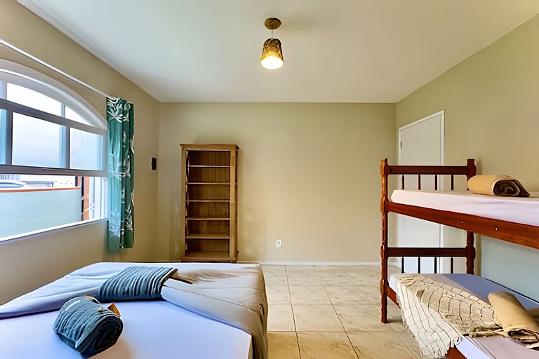 Casa c/Piscina e Churrasq. Privativa 400m da Praia