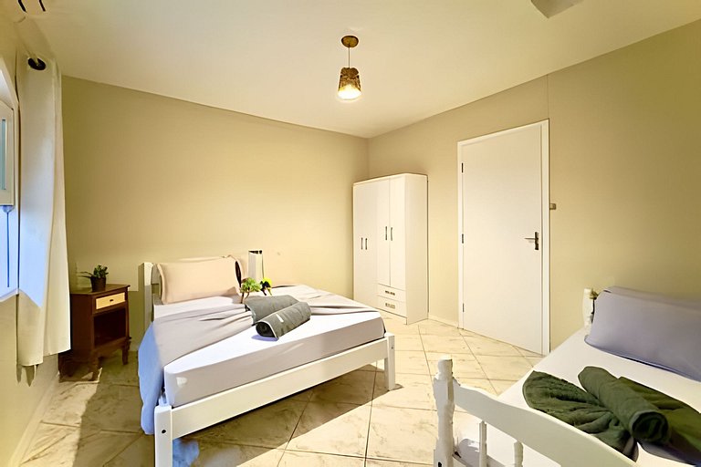 Casa c/Piscina e Churrasq. Privativa 400m da Praia