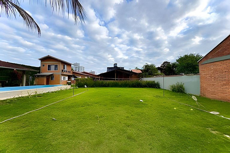 Casa c/Piscina e Churrasq. Privativa 400m da Praia