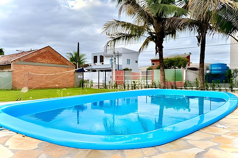 Casa c/Piscina e Churrasq. Privativa 400m da Praia
