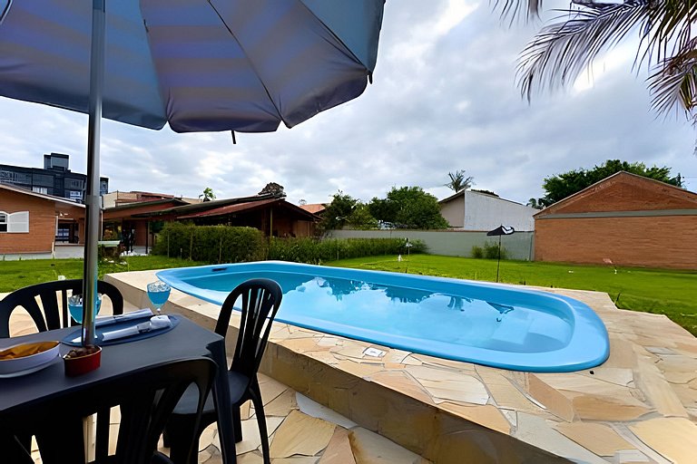 Casa c/Piscina e Churrasq. Privativa 400m da Praia