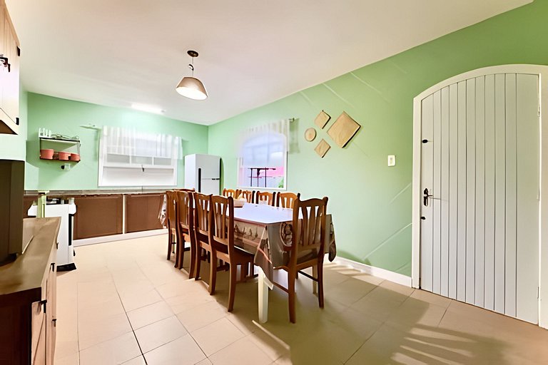 Casa c/Piscina e Churrasq. Privativa 400m da Praia