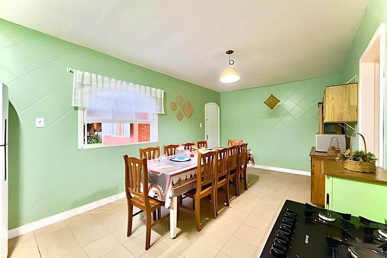 Casa c/Piscina e Churrasq. Privativa 400m da Praia