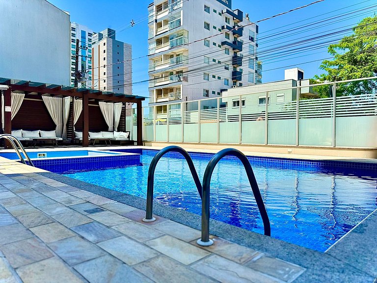 Apto a 180m da Praia c/ Churrasq. Piscina e Wi-Fi