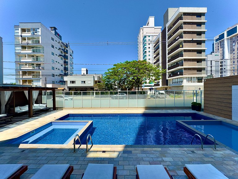 Apto a 180m da Praia c/ Churrasq. Piscina e Wi-Fi