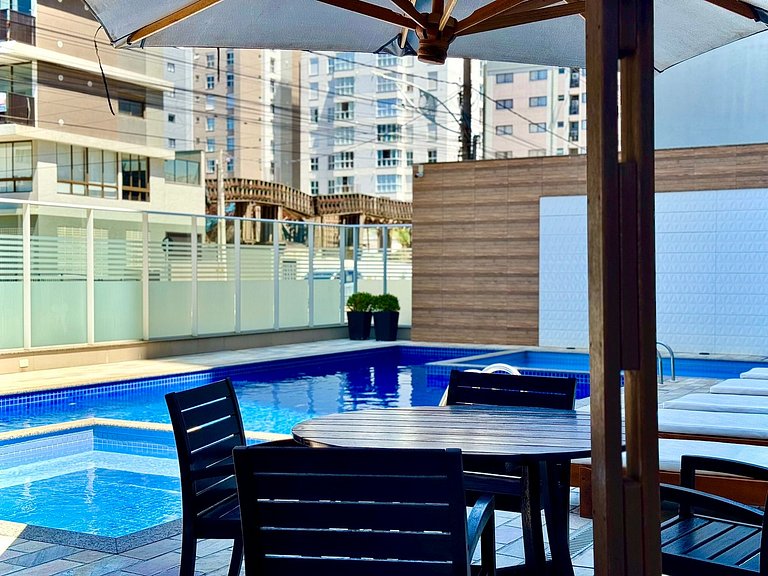 Apto a 180m da Praia c/ Churrasq. Piscina e Wi-Fi