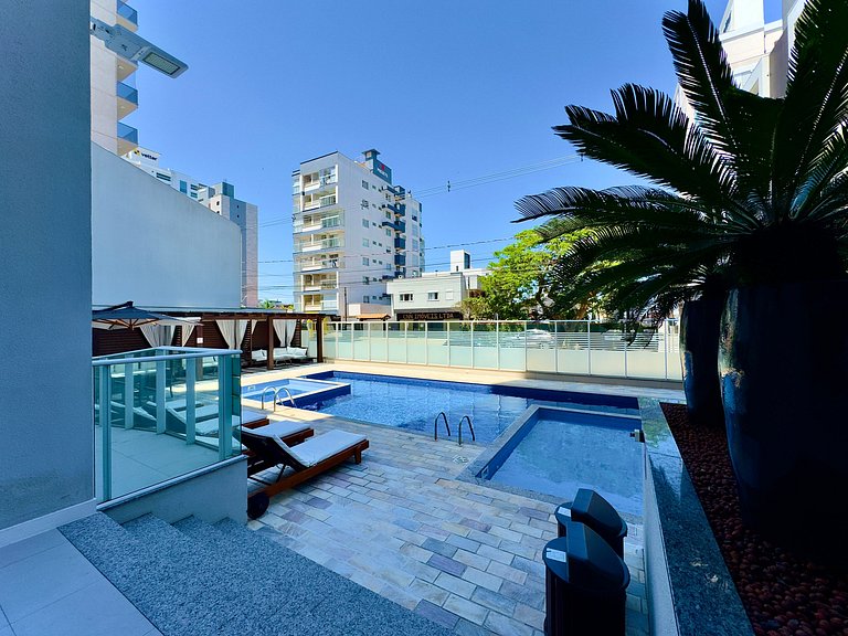 Apto a 180m da Praia c/ Churrasq. Piscina e Wi-Fi