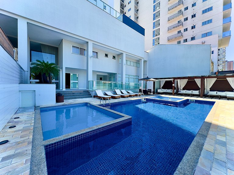 Apto a 180m da Praia c/ Churrasq. Piscina e Wi-Fi