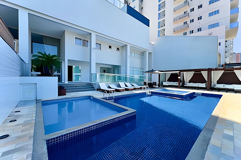 Apto a 180m da Praia c/ Churrasq. Piscina e Wi-Fi