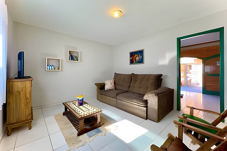 Casa c/Piscina e Churrasq. Privativa 400m da Praia