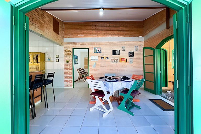 Casa c/Piscina e Churrasq. Privativa 400m da Praia