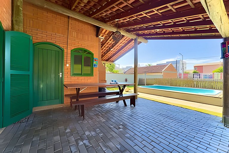 Casa c/Piscina e Churrasq. Privativa 400m da Praia