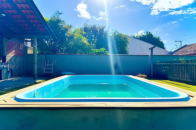 Casa c/Piscina e Churrasq. Privativa 400m da Praia