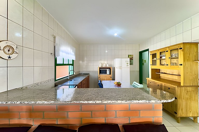 Casa c/Piscina e Churrasq. Privativa 400m da Praia