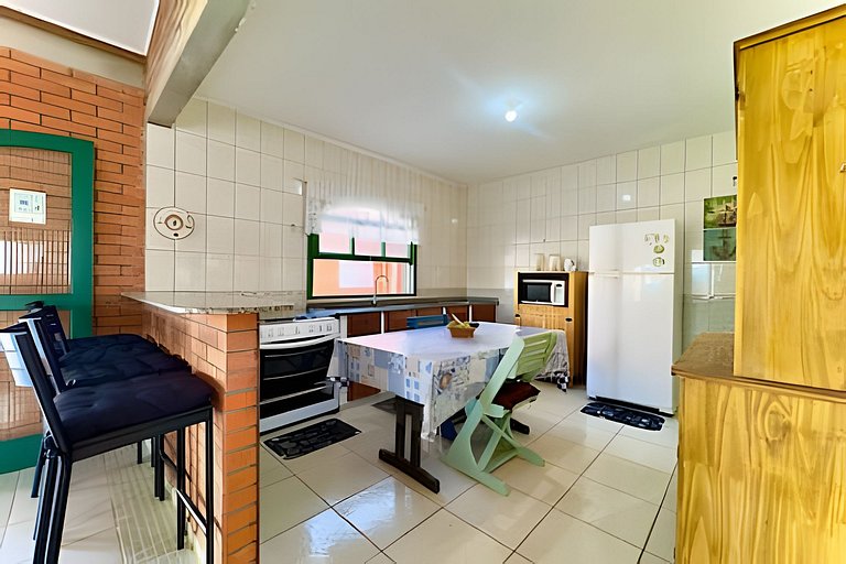 Casa c/Piscina e Churrasq. Privativa 400m da Praia