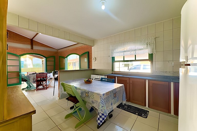 Casa c/Piscina e Churrasq. Privativa 400m da Praia